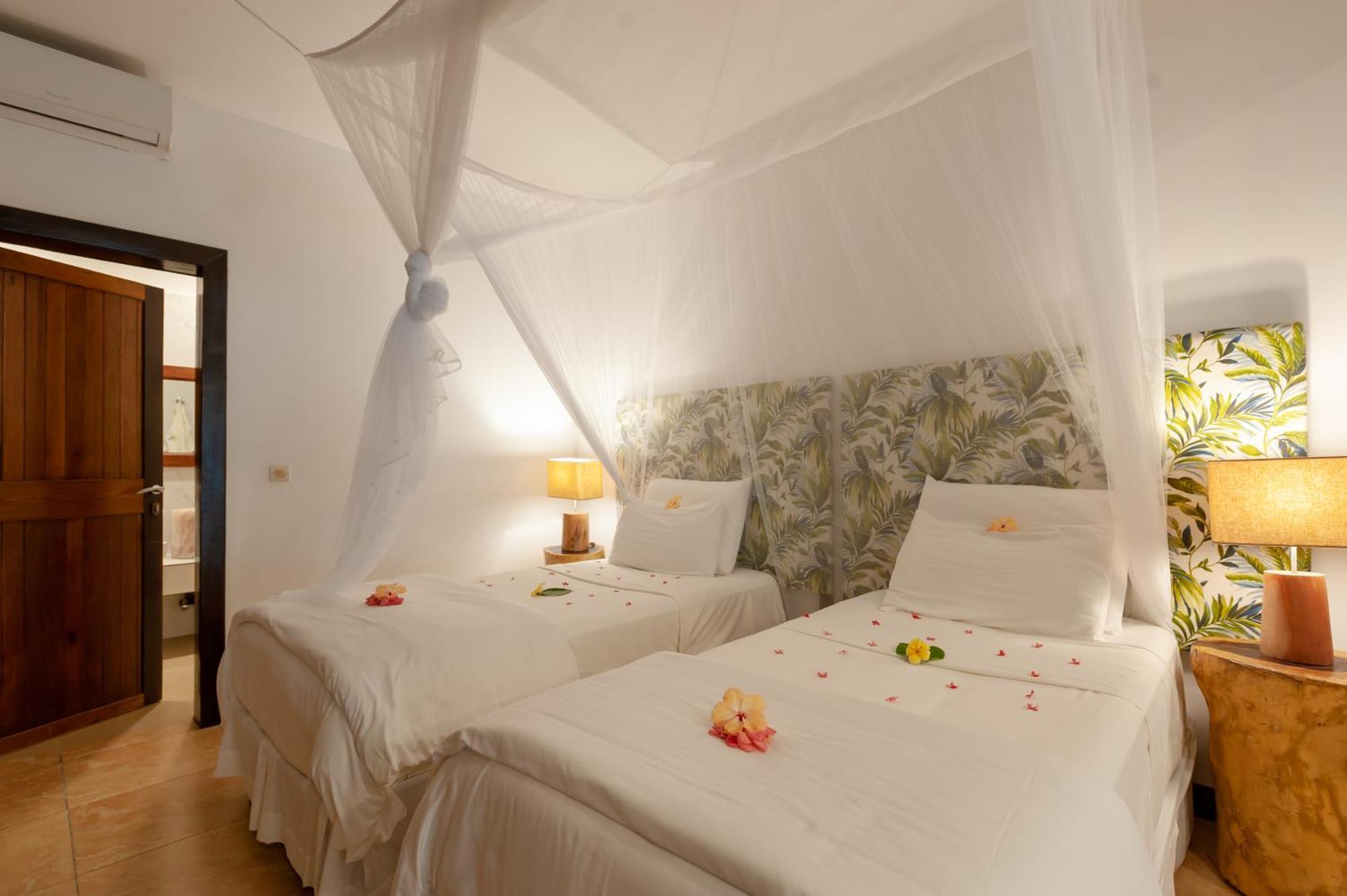 Nosy Be Hotel & Spa Ambondrona  Bagian luar foto