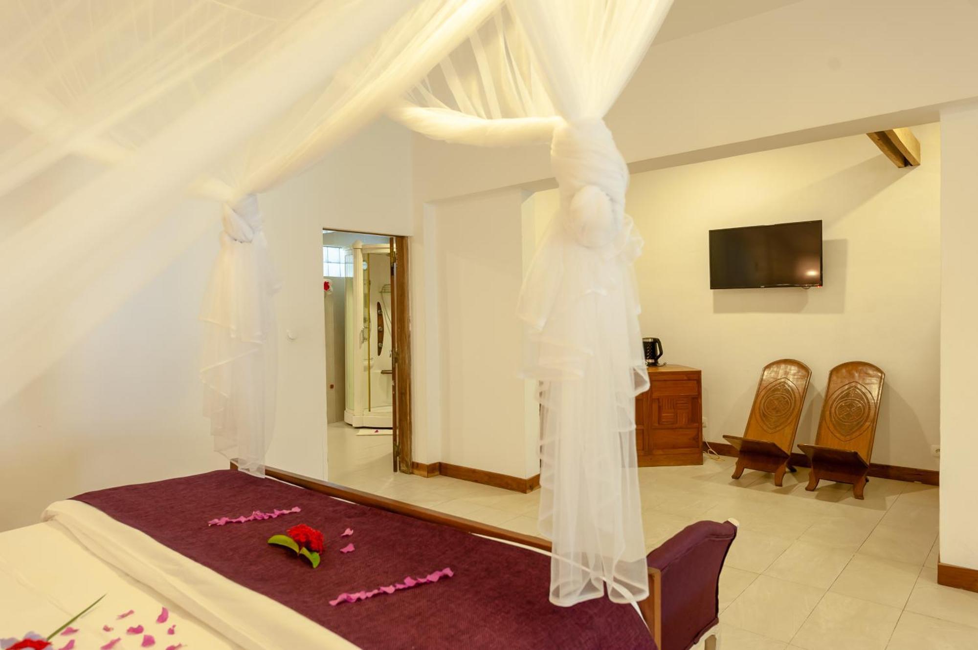 Nosy Be Hotel & Spa Ambondrona  Bagian luar foto